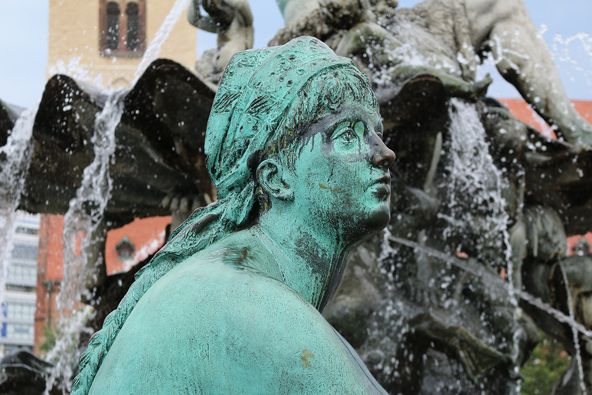 Statur am Neptunbrunnen